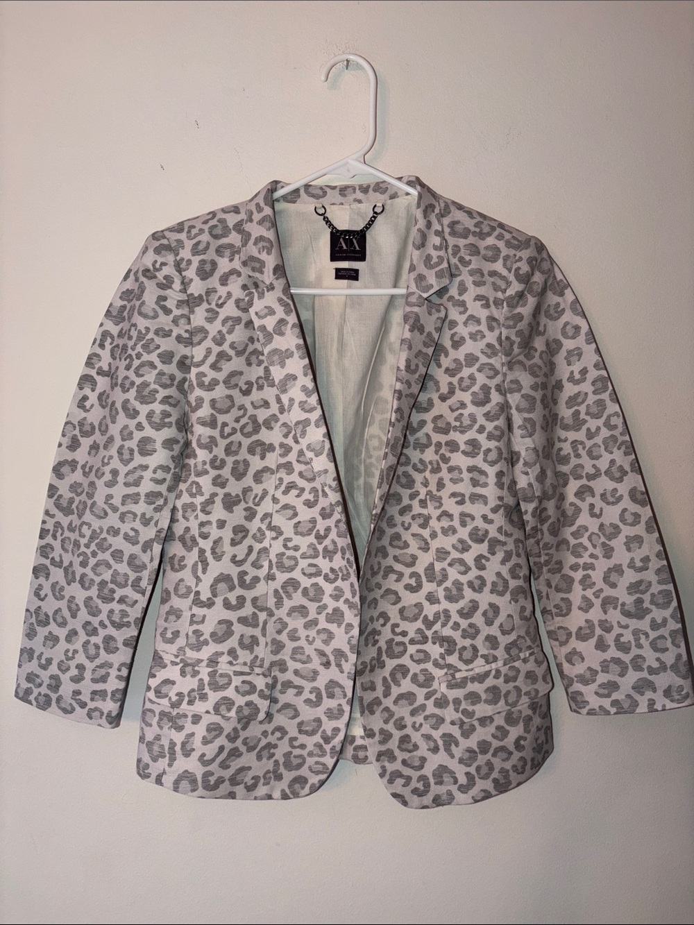 A/X Armani Exchange Vintage Light Gray Leopard Print Blazer— Like New! - Picture 2 of 8